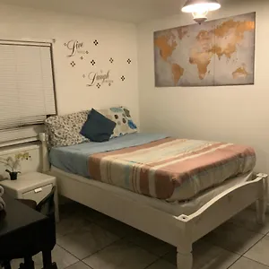 The Yellow Penthouse Llc Homestay Las Vegas