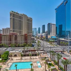 Stunning Balcony Strip View Mgm Signature * Free Valet *