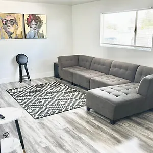 Cozy And Spacious Holiday home Las Vegas