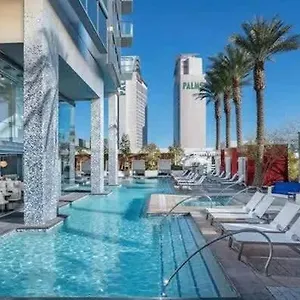 Incredible Penthouse Strip Views Balcony Access *