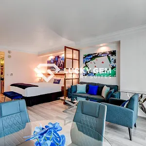 Lucky Gem Penthouse & Luxury At Signature Resort, Balcony Strip View 2605 Hotel 5*