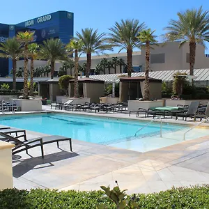 Luxury International At The Signature Lägenhetshotell 4*