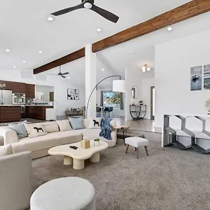Prime Location! Hidden Oasis 4 Bedroom 10 Min To Strip * Las Vegas