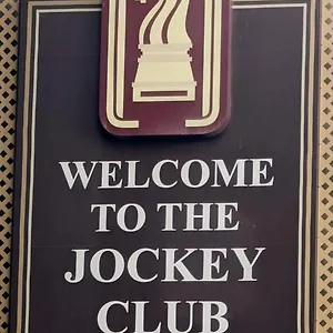 At Jockey Club Apartmanhotel 3*
