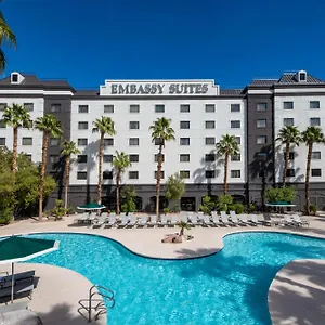 Embassy By Hilton Hotell