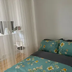 Hummingbird's Retreat-one Bedroom-private Bath-private Entry Door Homestay Las Vegas