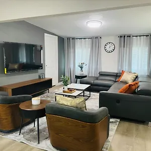 Entire House Near Dtlv